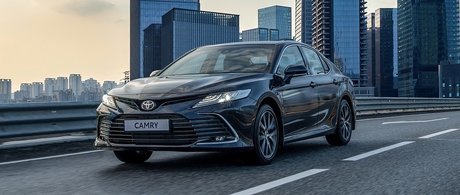 ОБНОВЛЕННАЯ TOYOTA CAMRY