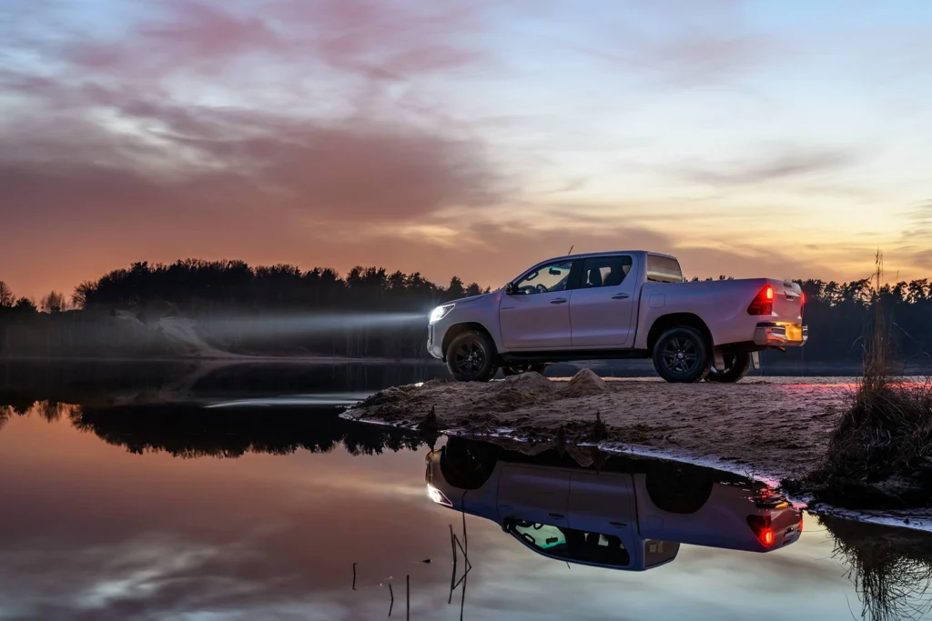 Фото Toyota Hilux с боковой стороны