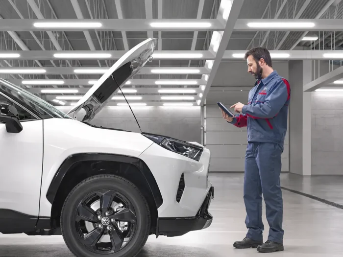 Toyota сохраняет взаимодействие с дилерской сетью в России